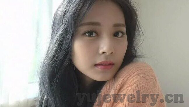 av人妻区-探索成人内容与网络伦理的边界
