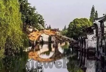 人妻麻豆-探寻人妻麻豆的多元魅力，从生活到镜头前的优雅转身
