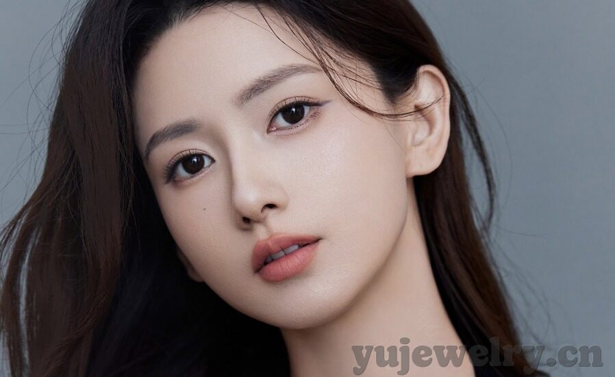 卧室征服 美艳人妻-卧室的温柔征服，美艳人妻的细腻情感画卷